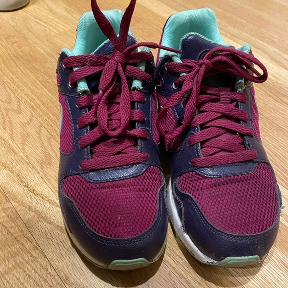 Nike - Picture 3 of 4